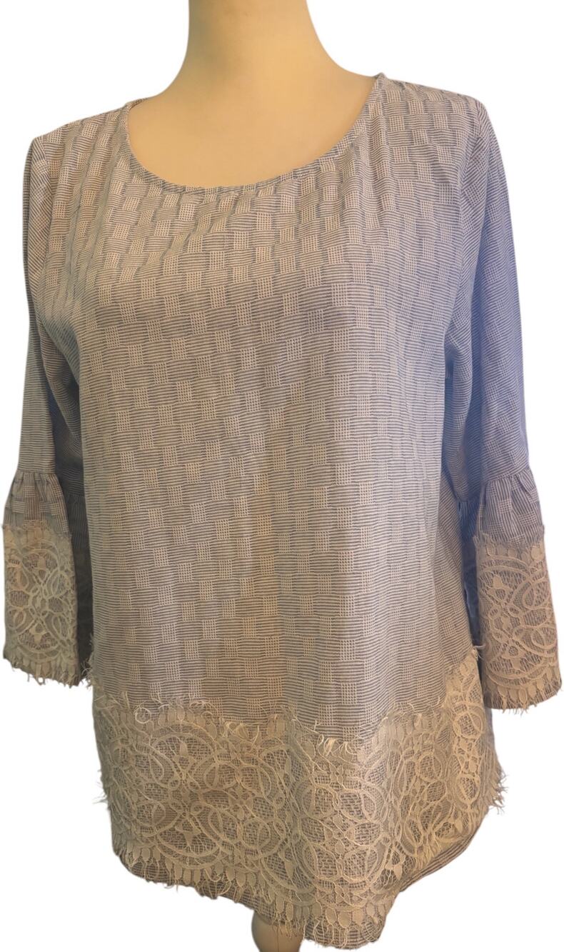 See and Be Seen Blue and White Blouse. Lace trim on sleeves and hem
Size Large